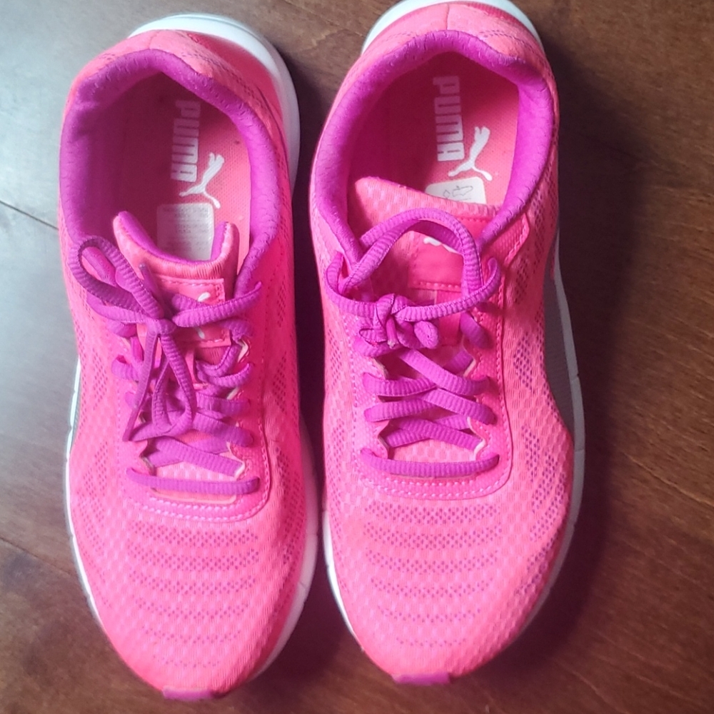 Women running sneaker